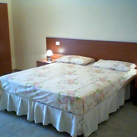 Couette-café La Favorita 3*