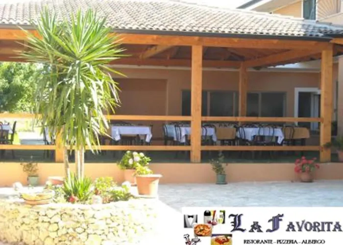 La Favorita לינה וארוחת בוקר 3*