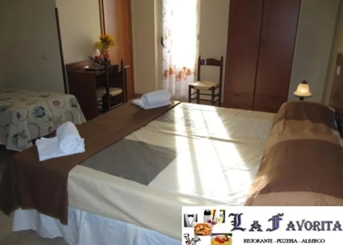 לינה וארוחת בוקר La Favorita