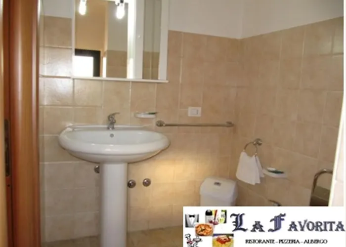 לינה וארוחת בוקר La Favorita