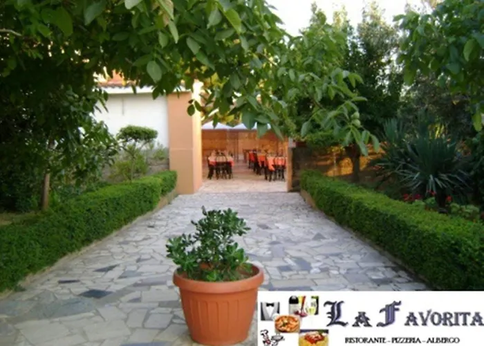 La Favorita לינה וארוחת בוקר